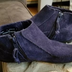 MINNETONKA NEW Women's Size 5 Moccasins Blue Suede